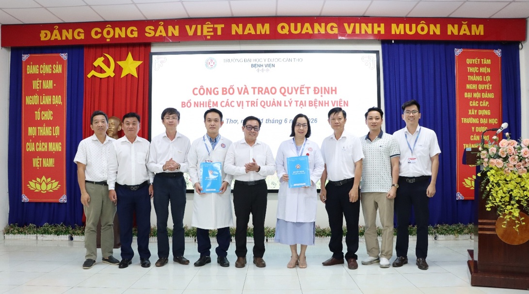 Công bố và trao quyết bổ nhiệm chức vụ quản lý tại các đơn vị thuộc Bệnh viện Trường Đại học Y Dược Cần Thơ
