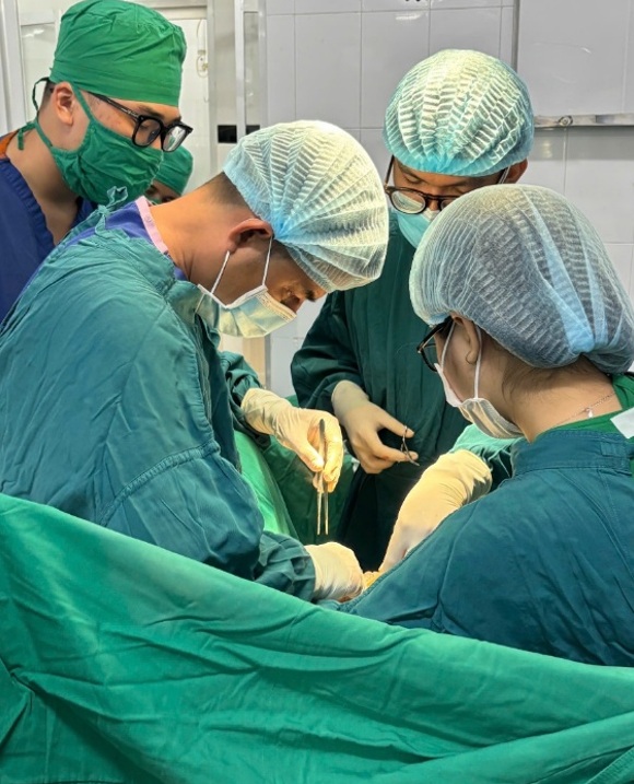 Bệnh viện Trường Đại học Y Dược Cần Thơ phẫu thuật cấp cứu thành công trường hợp gãy dương vật do tai nạn sinh hoạt