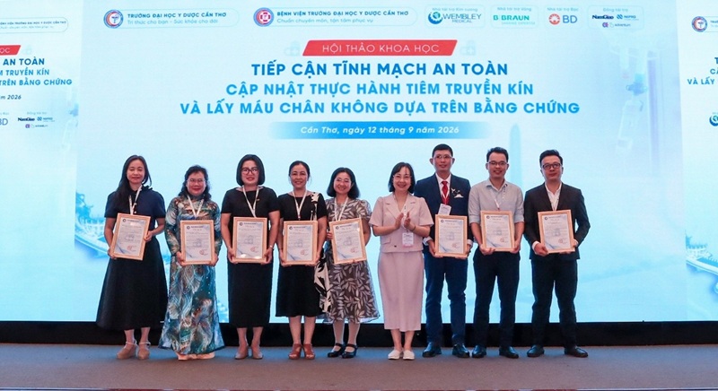 Bệnh viện Trường Đại học Y Dược Cần Thơ tổ chức thành công Hội thảo khoa học "Tiếp cận tĩnh mạch an toàn: Cập nhật thực hành tiêm truyền kín và lấy mẫu chân không dựa trên bằng chứng"