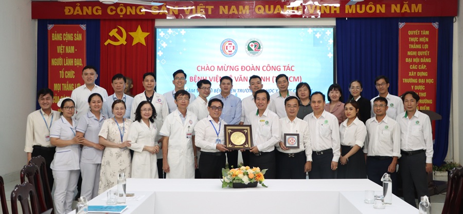 Bệnh viện Trường Đại học Y Dược Cần Thơ tiếp đón và làm việc với Bệnh viện Lê Văn Thịnh
