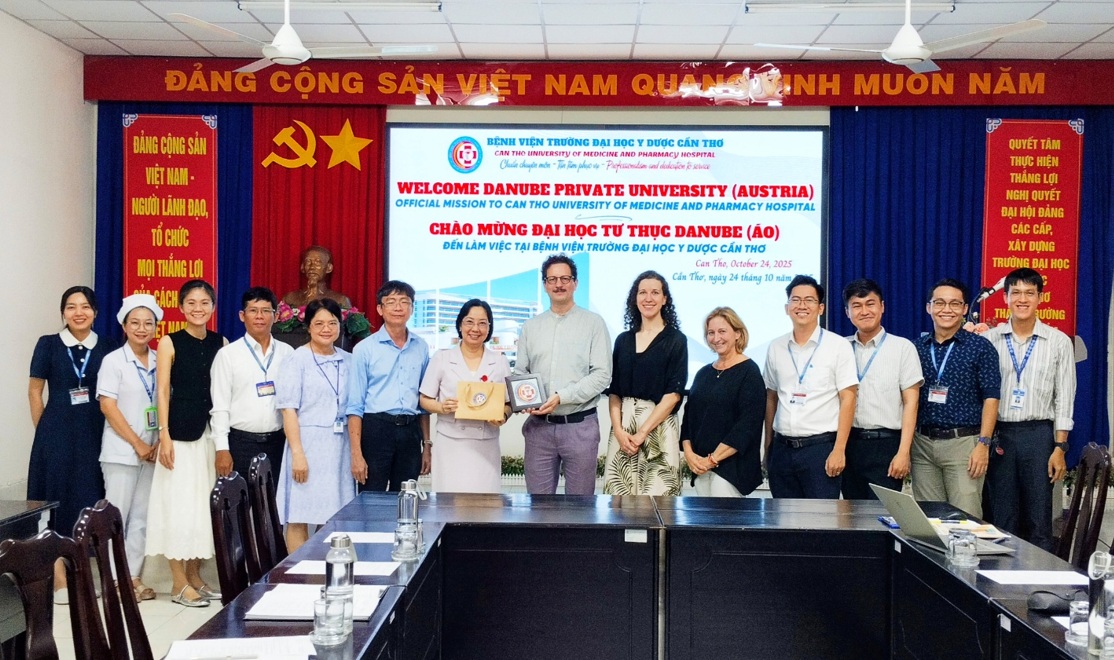 Bệnh viện Trường Đại học Y Dược Cần Thơ tiếp đón đoàn công tác từ Đại học Tư thục Danube và Viện Ludwig Boltzmann (Áo) tới thăm và làm việc